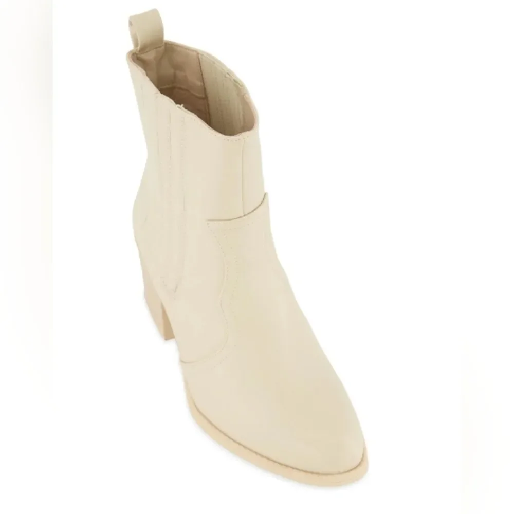 Ladies nude cowboy boots sz 9.5